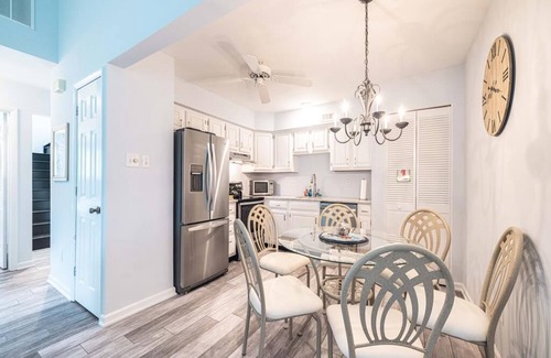 Village Green Casa | Cozy 3-Bedroom House near the Beach