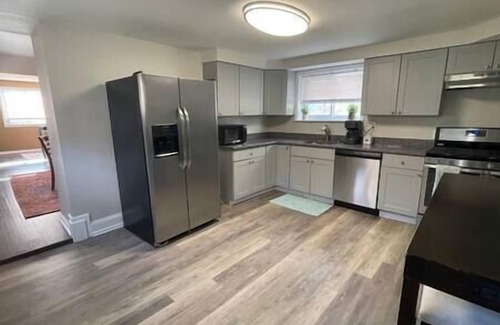 Oakmont Casa | Cozy 3-bedroom house Quiet street Free parking
