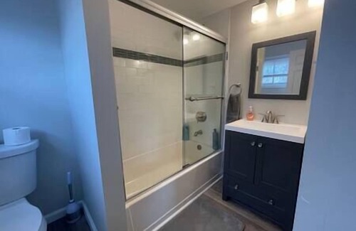 Oakmont Casa | Cozy 3-bedroom house Quiet street Free parking