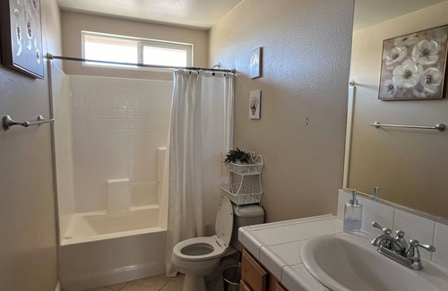 Lancaster Casa | Cozy 3-bedroom house in tranquil Lancaster with WiFi and AC