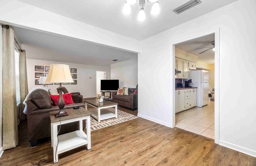 Genoa Casa | Cozy 3-bedroom house in peaceful Texarkana with AC, WiFi
