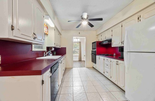 Genoa Casa | Cozy 3-bedroom house in peaceful Texarkana with AC, WiFi