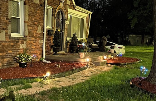 Detroit Casa | Cozy 3-bedroom house with WiFi, AC in historic Detroit north rosedale park