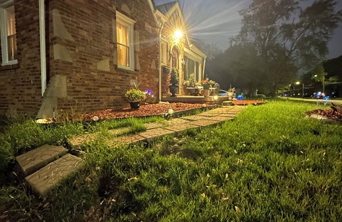 Detroit Casa | Cozy 3-bedroom house with WiFi, AC in historic Detroit north rosedale park