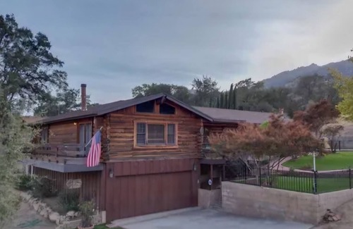 Kernville Cabina | Cozy 3-Bedroom Log Cabin in beautiful Kernville with WiFi, AC
