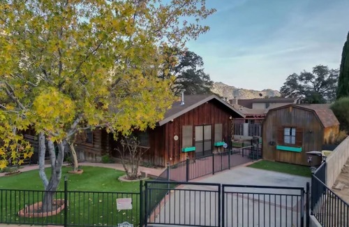Kernville Cabina | Cozy 3-Bedroom Log Cabin in beautiful Kernville with WiFi, AC