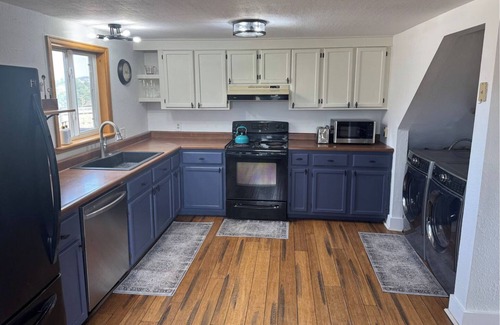 Howard Cabina | Cozy 3-bedroom mountain cabin with breathtaking 360 degree view
