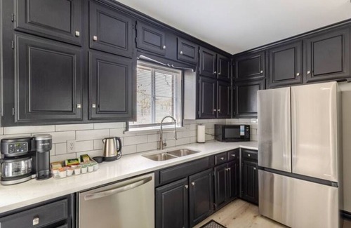 Bedford Casa | Cozy 3-bedroom near DFW airport and AT & T Stadium