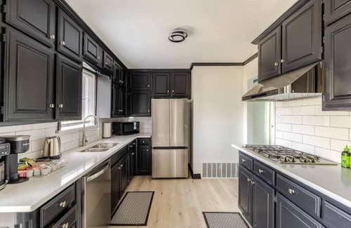 Bedford Casa | Cozy 3-bedroom near DFW airport and AT & T Stadium