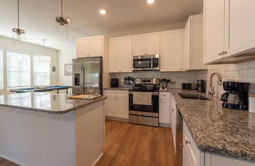 Wilmington Apartamento | **Cozy 3-Bedroom Retreat in Wilmington** Discover the perfect stay at this stylish 3-bedroom home