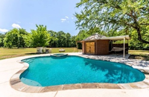 Gordonville Casa | Cozy 3 Bedroom Retreat Getaway near Lake Texoma!