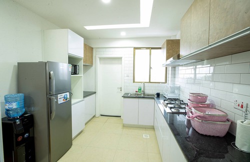Thompson Estate Apartamento | COZY 3-BEDROOM SERVICED APARTMENT IN LAVINGTON BY COZY HOMEs