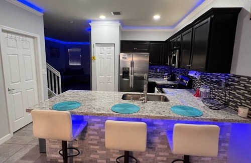 Homestead Casa | Cozy 3-bedroom townhome inHomestead , near Keys, with AC, full kitchen , WiFi