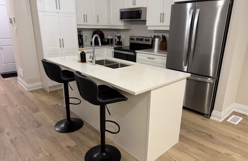 London Casa | Cozy 3 Bedroom Townhome near Hyde Park Mall & Western University
