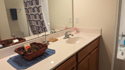 Southeast Raleigh Casa | Cozy 3 Bedroom townhouse exquisite
