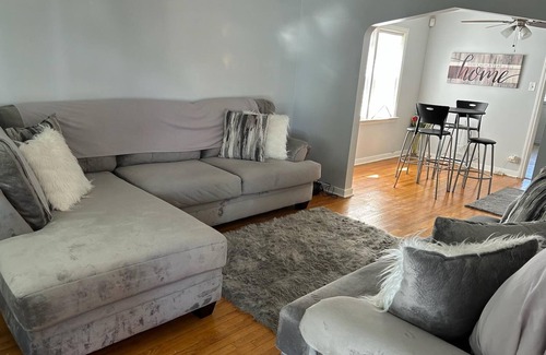 Calumet Park Casa | Cozy 3-bedroom vacation home just 17 minutes from Lake Michigan