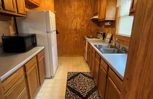 Somerville Cabina | Cozy 3-bedroom with 2 full bath cabin at Lake Somerville- Birch Creek