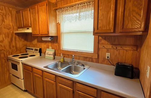 Somerville Cabina | Cozy 3-bedroom with 2 full bath cabin at Lake Somerville- Birch Creek
