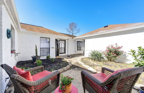 Clodine Casa | Cozy 3 bedrooms home with a fireplace.