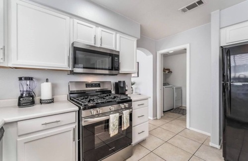 North Las Vegas Casa | Cozy 3 bedrooms, Sleeps 8 people.4605 Possum Berry Ln. North Las Vegas NVD.89081