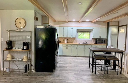 Helmsburg Cabaña | Cozy 3 BR 2 Bath Cottage with car and boat parking