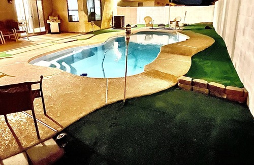 East Mesa Casa | Cozy 3 Br 2 Bath Mesa Home w/ Beautiful Pool and a Pool Table!
