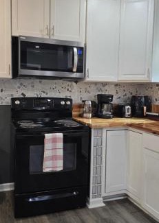 Columbus Casa | Cozy 3 BR getaway near Downtown