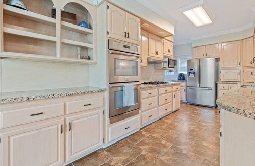 Lake Charles Casa | Cozy 3 BR Riverfront home in Westlake just minutes from downtown Lake Charles