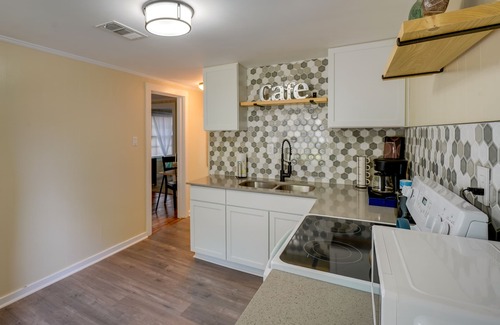Gulfport Cabaña | Cozy ‘3 Oaks Cottage’ in Gulfport: Close to Beach!