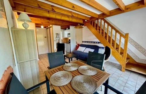 Saint-Pierre-Quiberon Villa | Casa encantadora de 3 piezas cerca de la playa con estacionamiento y jardín, admite mascotas