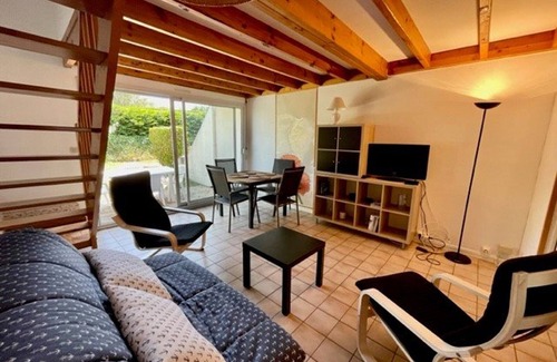 Saint-Pierre-Quiberon Villa | Casa encantadora de 3 piezas cerca de la playa con estacionamiento y jardín, admite mascotas