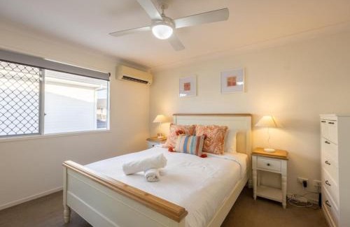 Underwood Casa | Cozy 3B2B Townhouse w Parking Backyard Malls and Parks