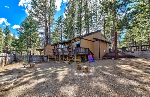 Bijou Park Cabina | Cozy 3BD/2BA cabin, Sleeps 6-10, All year-round accessible road