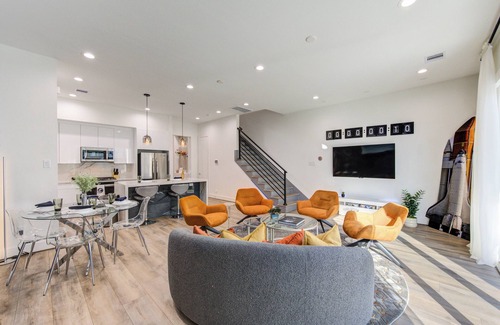 East Downtown Houston Casa | Cozy 3BD Space-Inspired Home - Patio Lounge & BBQ