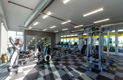 Little Tokyo Apartamento | Cozy 3bed Condo with balcony & a rooftop pool