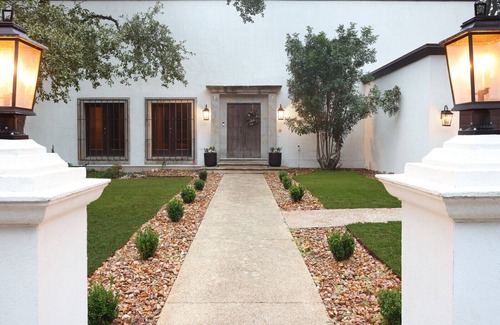 Wetmore Casa | Spacious 3BR/3BA 2-Story Retreat