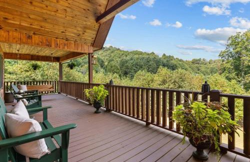 Sparta Casa | Cozy 3BR Bloff Hytte with Mountain Views and BBQ
