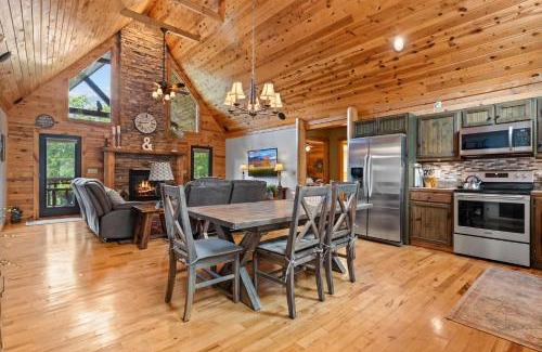 Sparta Casa | Cozy 3BR Bloff Hytte with Mountain Views and BBQ