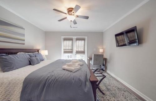 Biddleville Casa | Cozy 3BR Bungalow - City Views - Firepit -Football