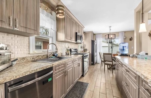 Livonia Casa | Cozy 3BR Gem - Near Detroit Airport