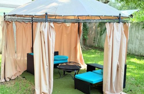 Westside Casa | Cozy 3BR Home Downtown with Backyard Wi-Fi Parking