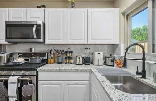 North San Antonio - SAT Casa | Cozy 3BR Home | Family-Friendly | Near Attractions