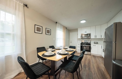 Streamwood Casa | Cozy 3BR Home – Family-Friendly, Near Schaumburg