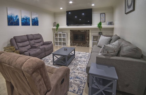 Rainbow Park Casa | Cozy 3BR home w/ pool