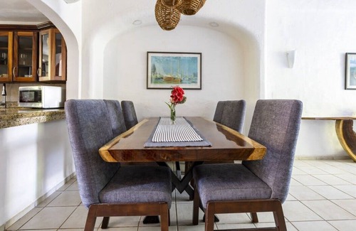 Isla Iguana Casa | Cozy 3BR House - Front of Marina- Pool