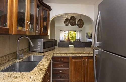 Isla Iguana Casa | Cozy 3BR House - Front of Marina- Pool