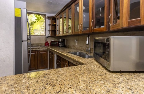 Isla Iguana Casa | Cozy 3BR House - Front of Marina- Pool