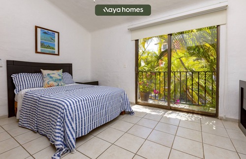 Isla Iguana Casa | Cozy 3BR House | Ocean Front | Pool | Marina