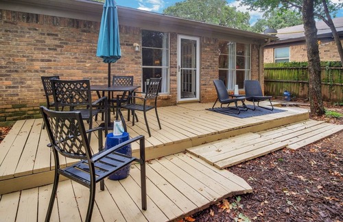 Southwest Arlington Casa | Cozy 3BR Kid & Dog Friendly Home In Central Location! by RedAwning
