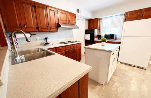 East Memphis Casa | Cozy 3BR Memphis Stay, Pet Friendly BBQ & Games